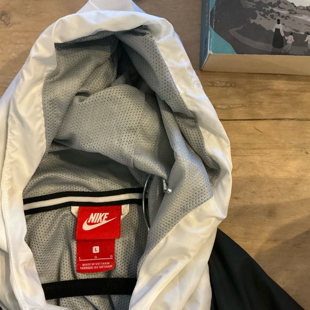 Men’s Nike Black, white and Gray Hooded Jacket. Worn once. Smoke free home. - Picture 4 of 4
